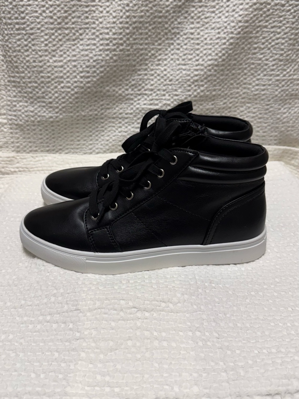DV by Dolce Vita Black High-Top Sneakers | Side Zip | Size 9